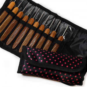 Набор крючков с деревянной ручкой