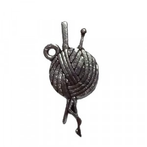 Подвеска "Клубок со спицами"